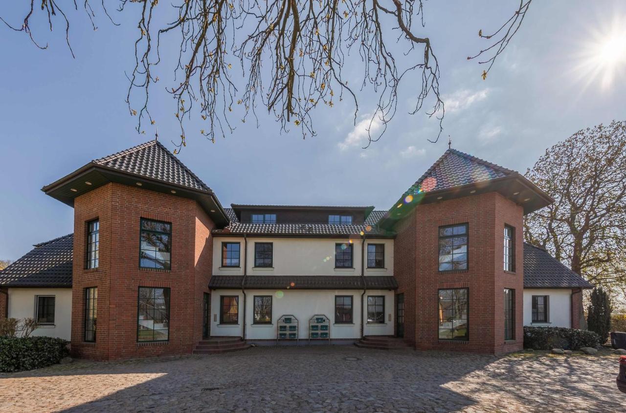 Ferienwohnung Kranichruh im Gutshaus Sembzin - Ihr Rückzugsort in der Natur - Chambres d'hôtes Sembzin