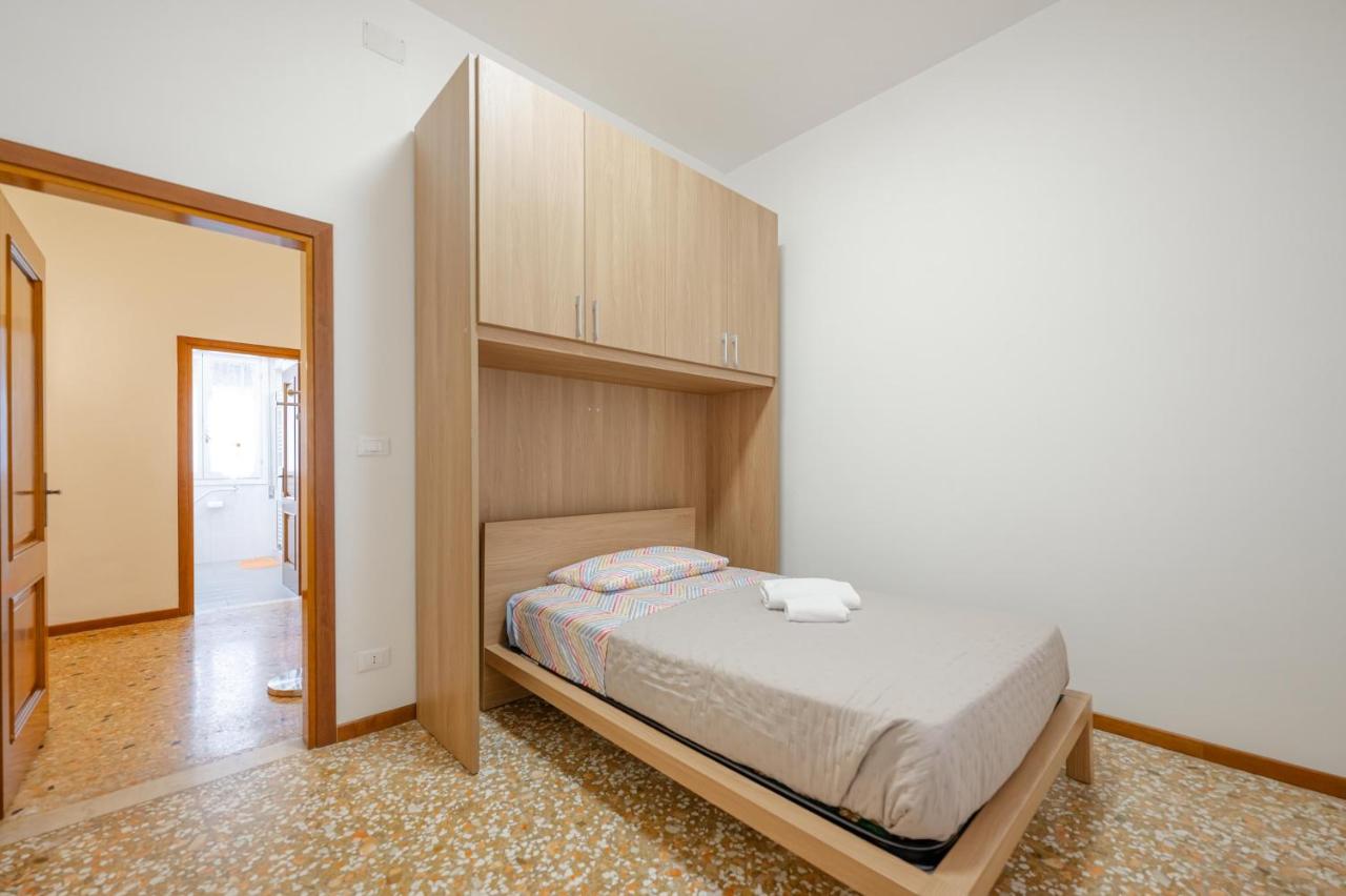 Tatiana Flat - 10 minutes to Venice - Mestre Train Station - Free Parking - Chambres d'hôtes Mestre