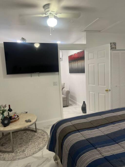 Blue Temptation - B&B Fort Myers