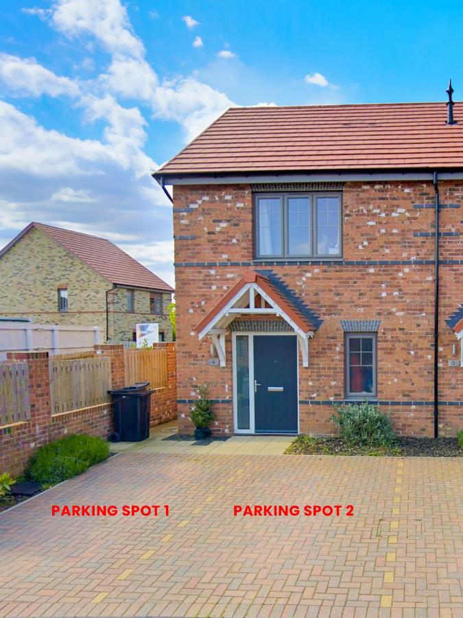Luxury 2 Bed - FREE Private Parking - Contractors - B&B