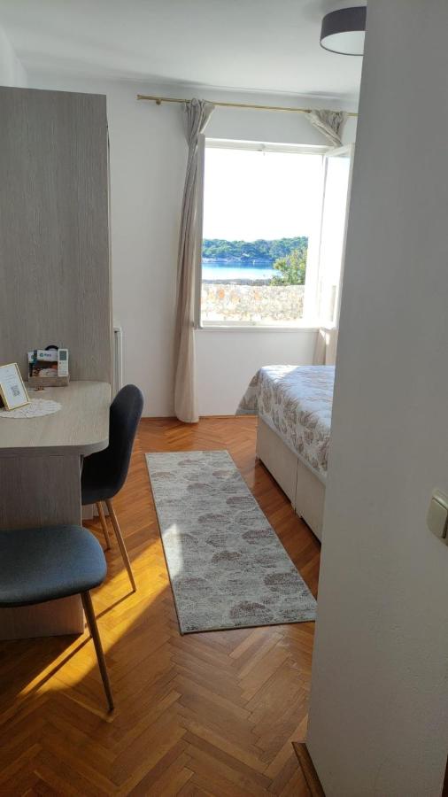 Doppel- oder Zweibettzimmer