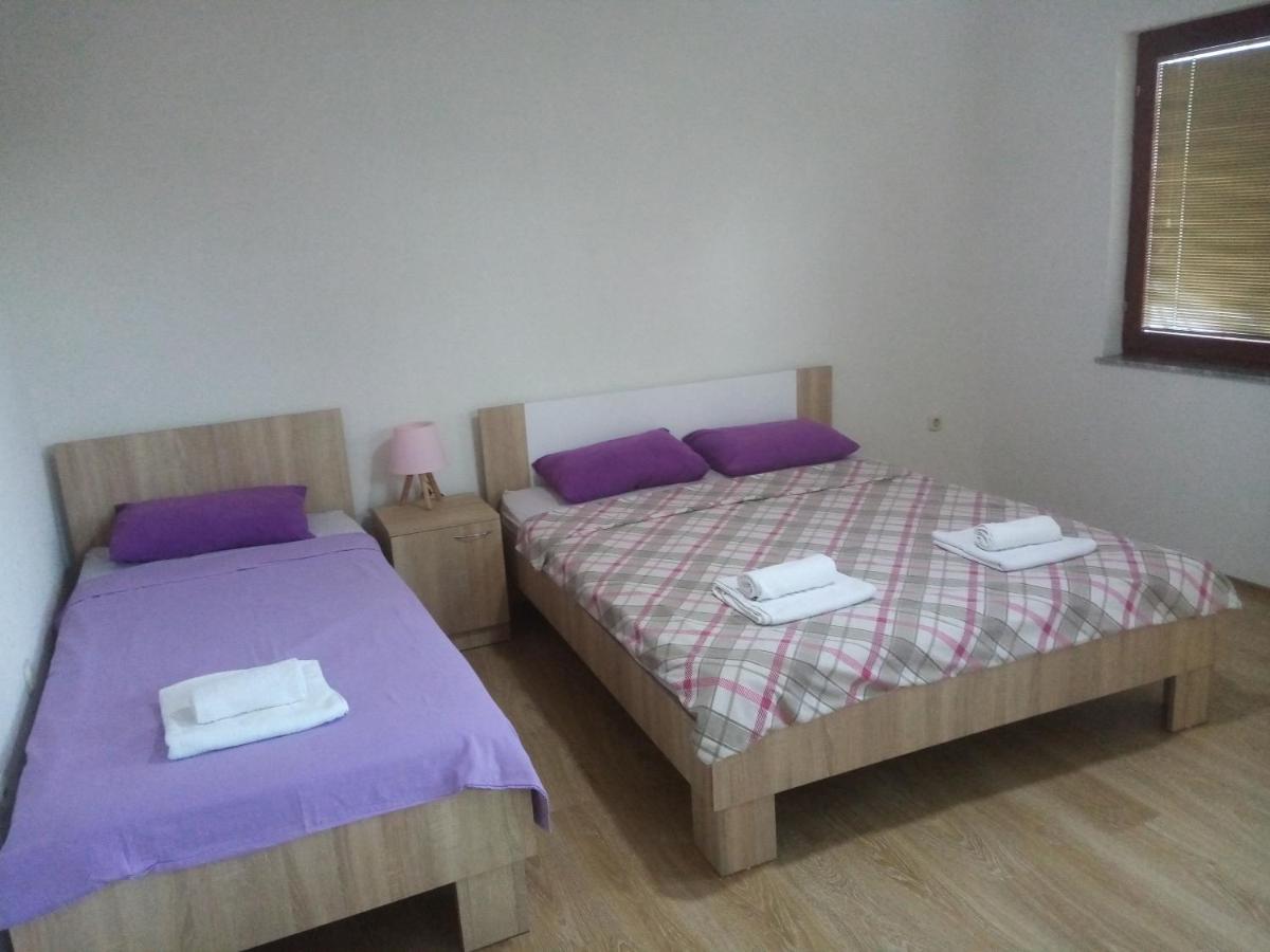 Dreibettzimmer mit Balkon