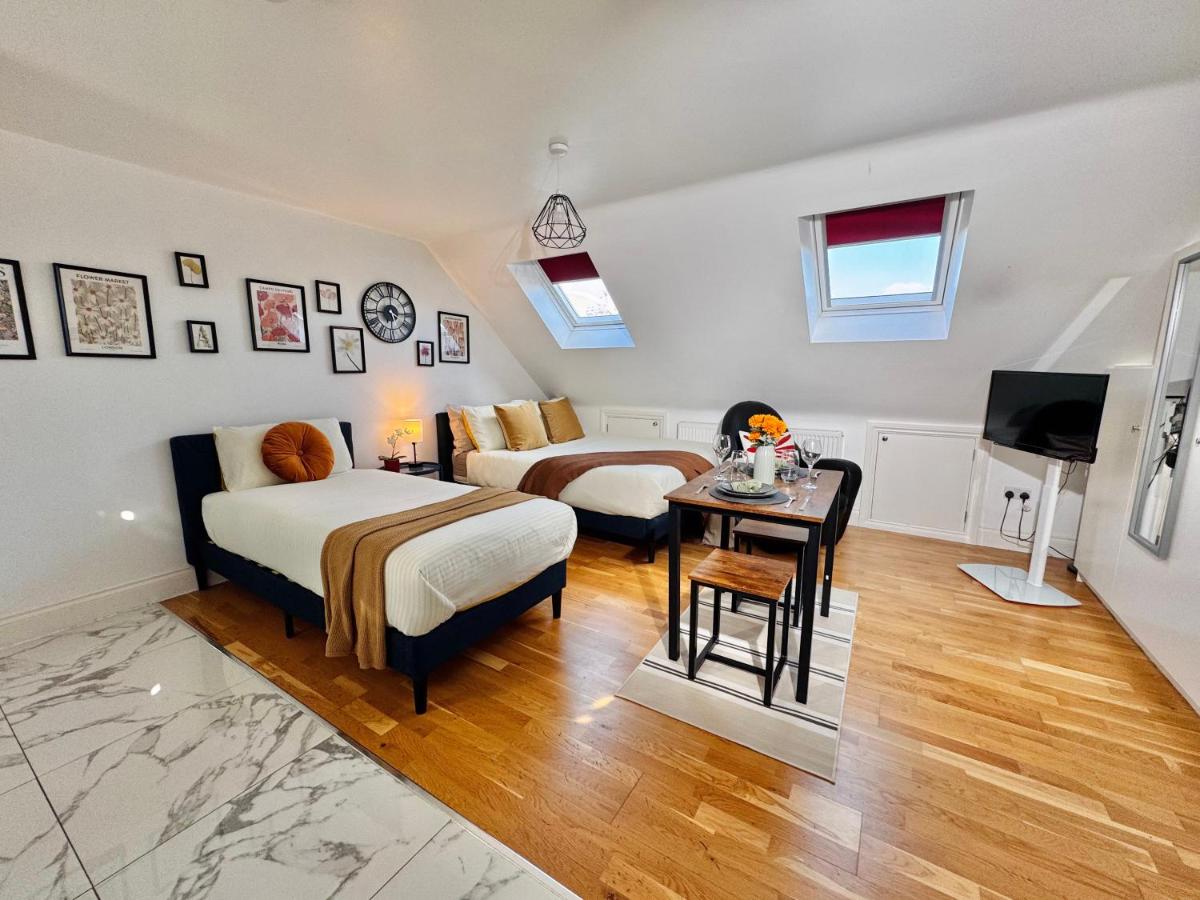 Ideal Studio Loft 30min to Central London - B&B