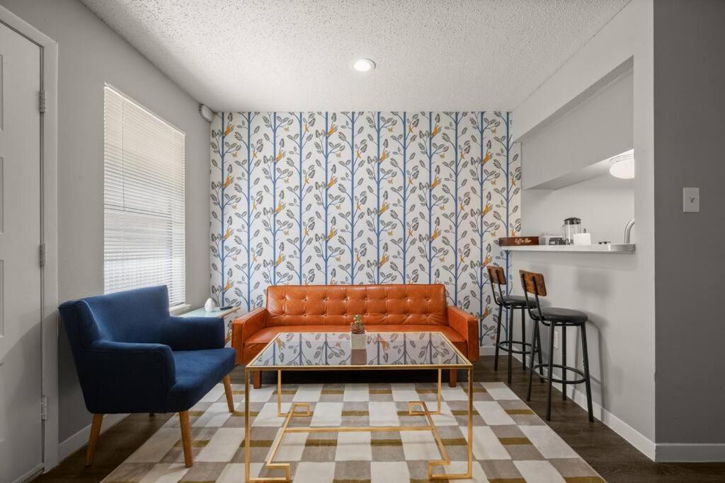 Close to Downtown Fast Wi-Fi Parking Pool - B&B Austin