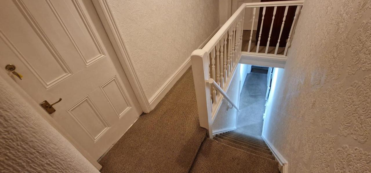 Cosy Double Room in Monton Village - Eccles Manchester - B&B