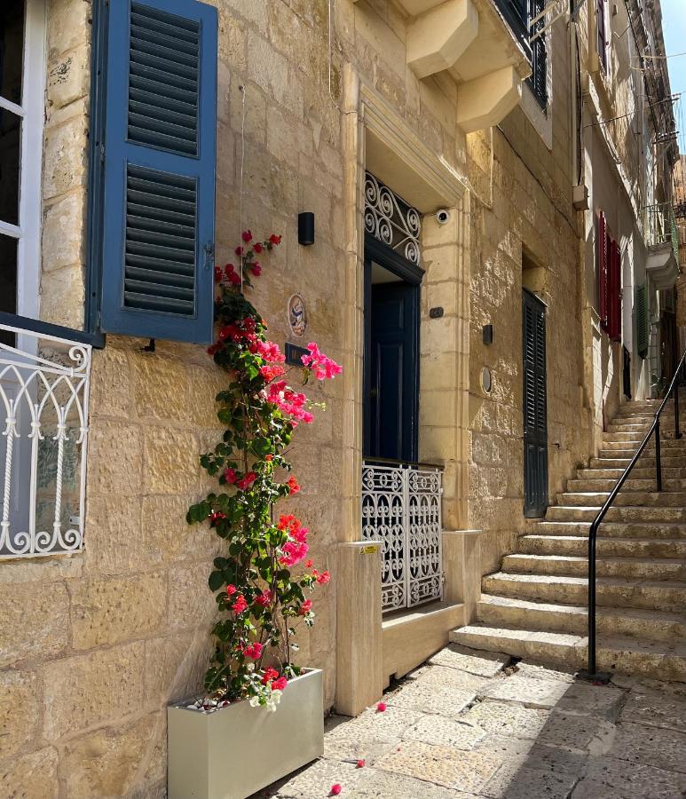 Authentic Maltese Boutique Holiday Home with Rooftop Pool - Moon Townhouse - B&B