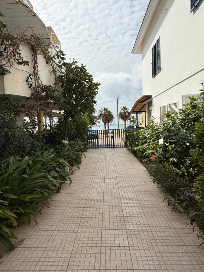 Leme Bedje - Two bedroom, Pool, WiFi & Beachfront - B&B