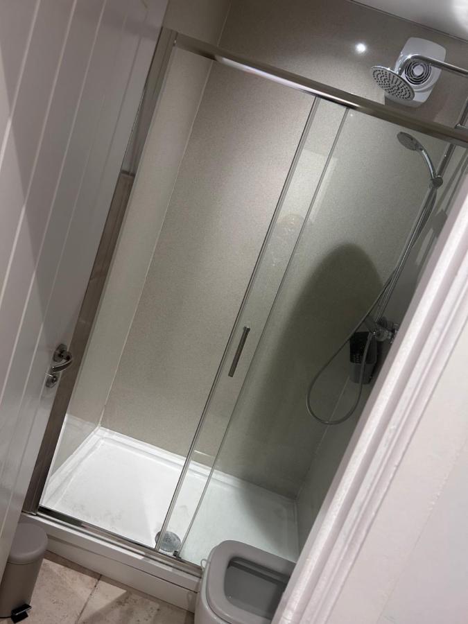 Seaford Guest House XXX - B&B Stoke-on-Trent