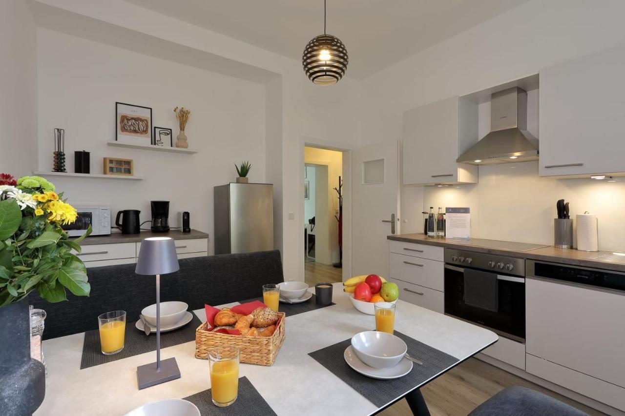 Modern und ruhig, mit Garage & PS4, nahe Messe, RÜ und Uniklinik, voll ausgestattete Küche, Bad mit Dusche und Badewanne - B&B Essen