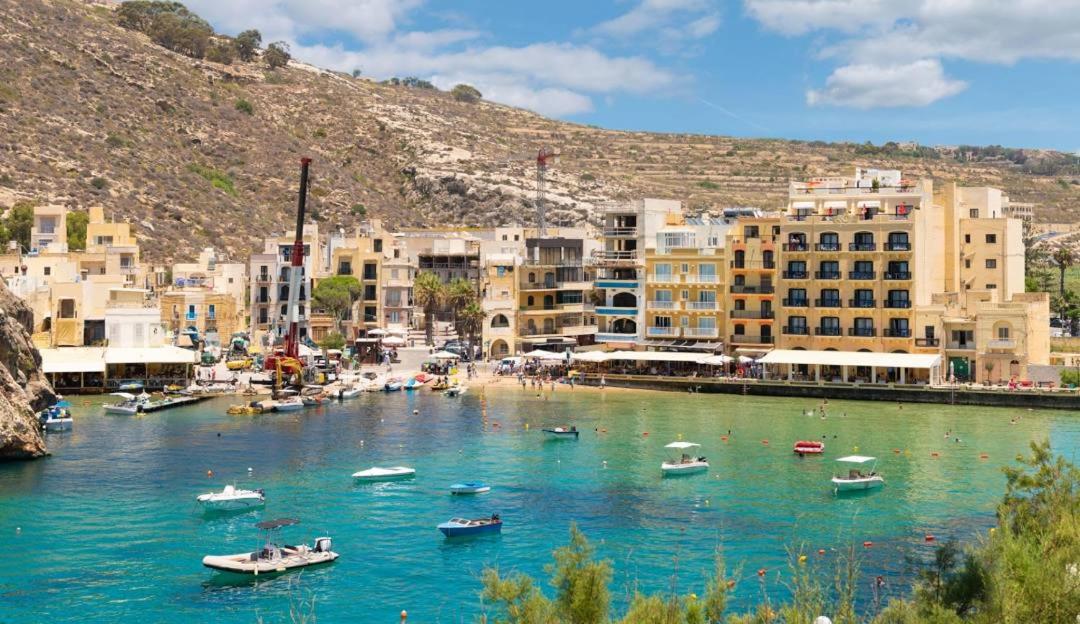 Cosy 2BR Apt with private balcony in Xlendi by 360 Estates - Bed and Breakfast
