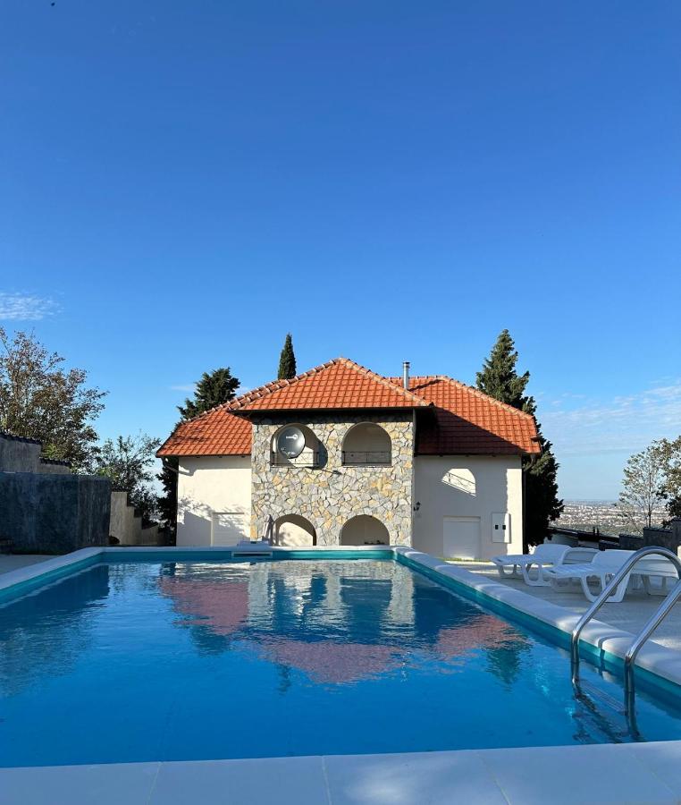 Vila ISKRA - B&B Novi Sad
