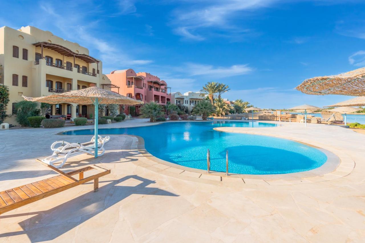 Special style apartment with pool at lagoon - Ferienwohnung