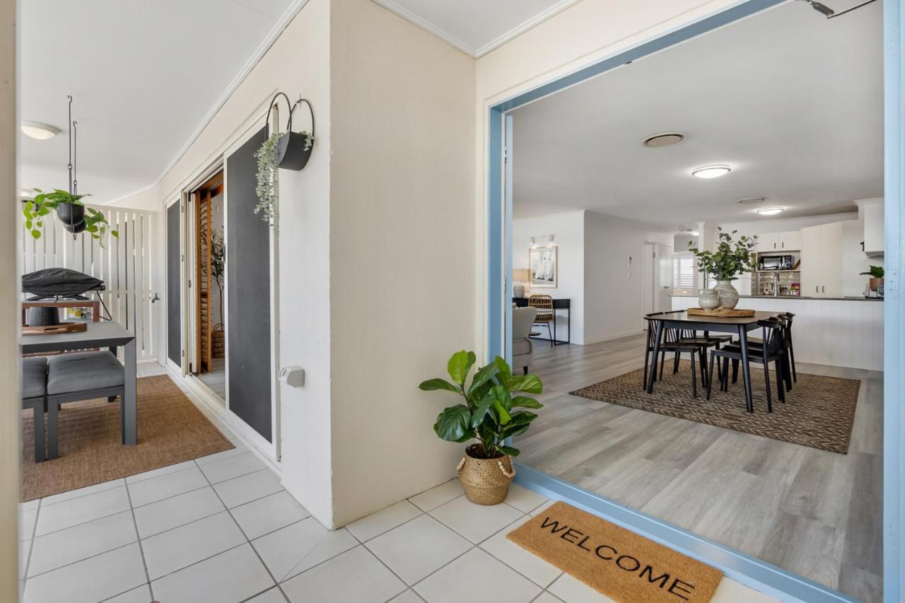 3-Bed Haven with Balcony and BBQ, 5-Min to Beach - B&B