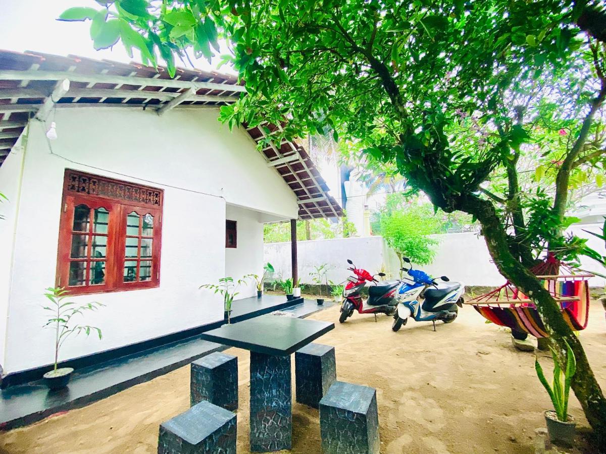 The White Villa - Ferienwohnung Hikkaduwa