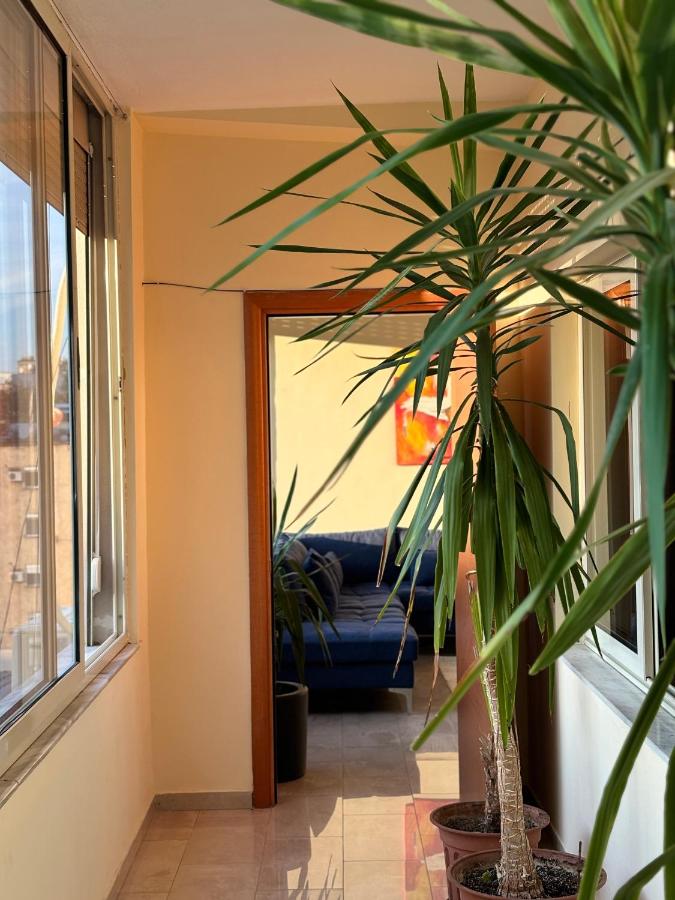 Next to Blloku 2-BDR Spacious Apartment - Bed and Breakfast Tirana