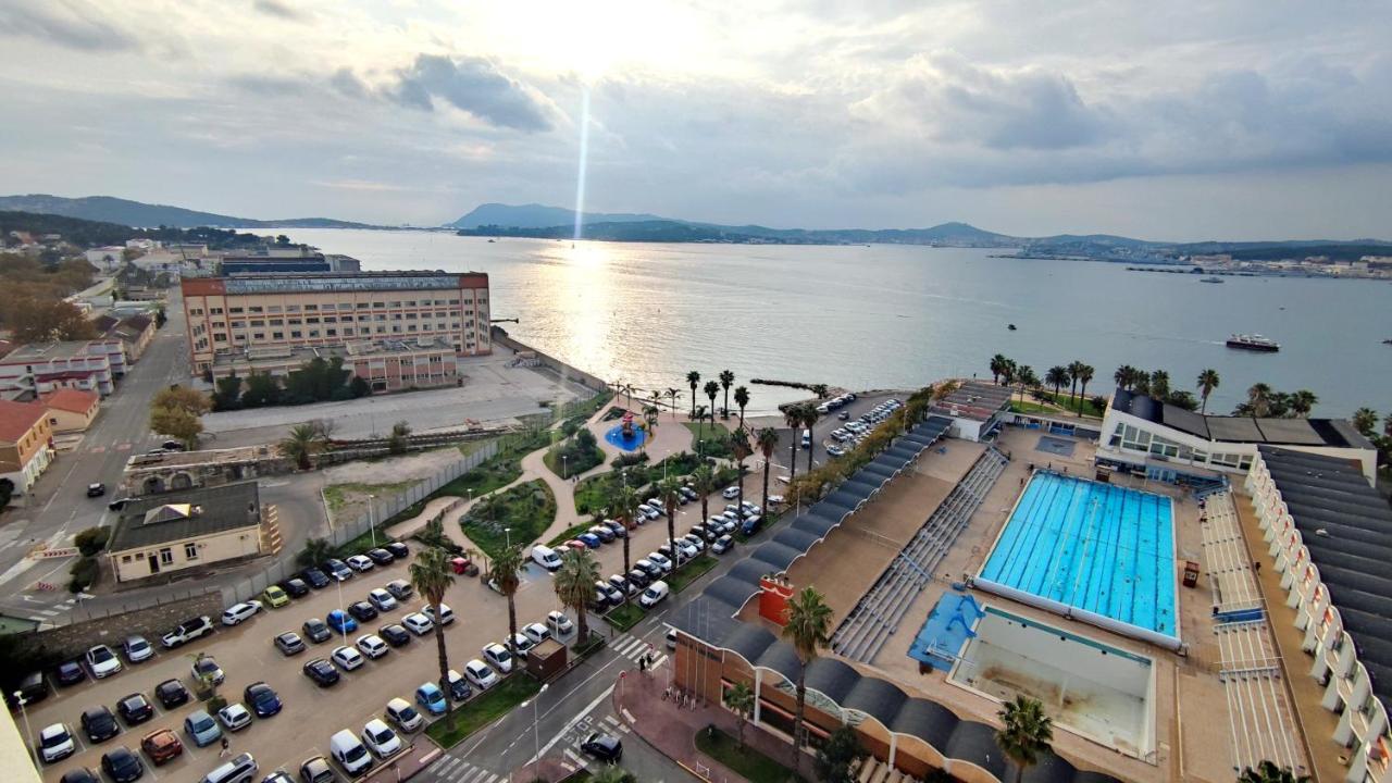 Spacieux T5, 3 chambres - Vue mer panoramique sur La Rade de Toulon - Bed and Breakfast