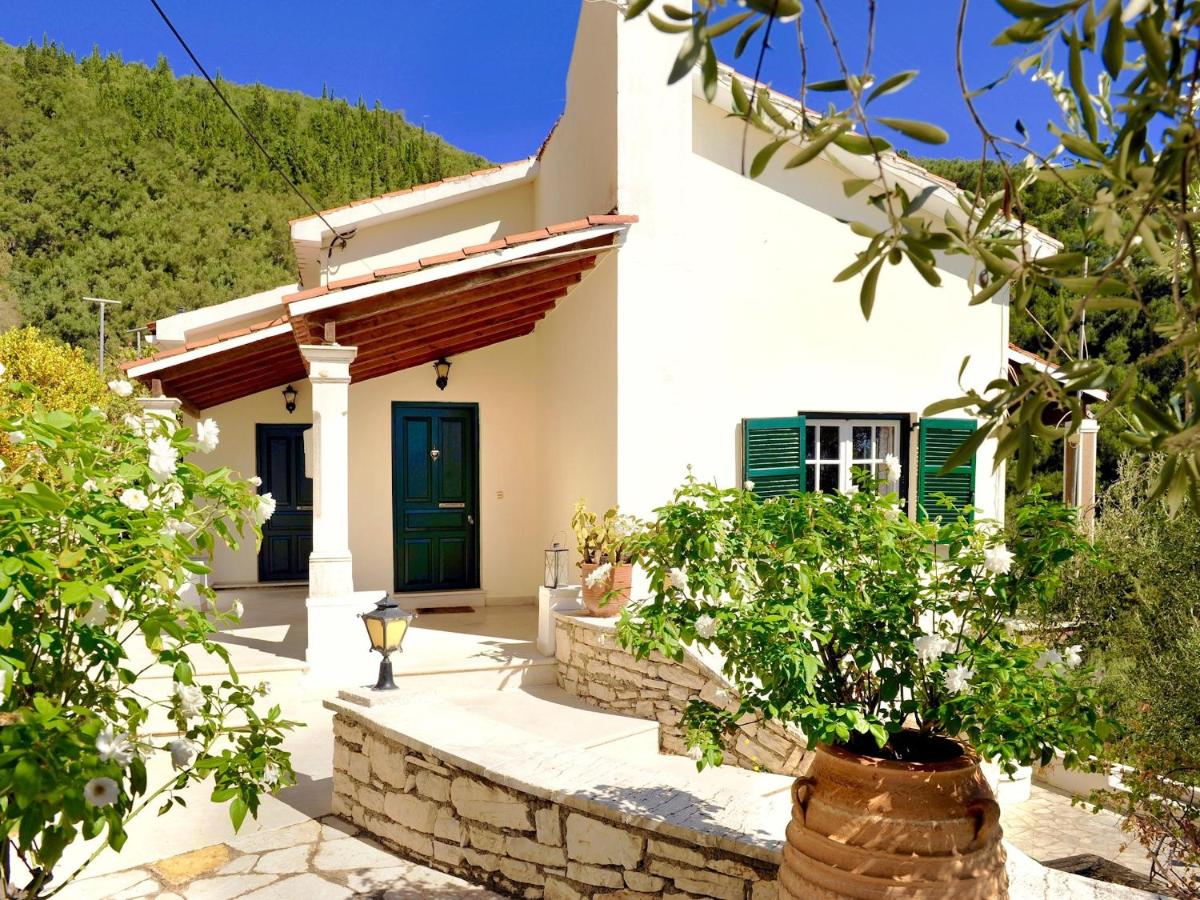 Villa Kaminaki Panorama with private pool by DadoVillas - B&B Katávolos