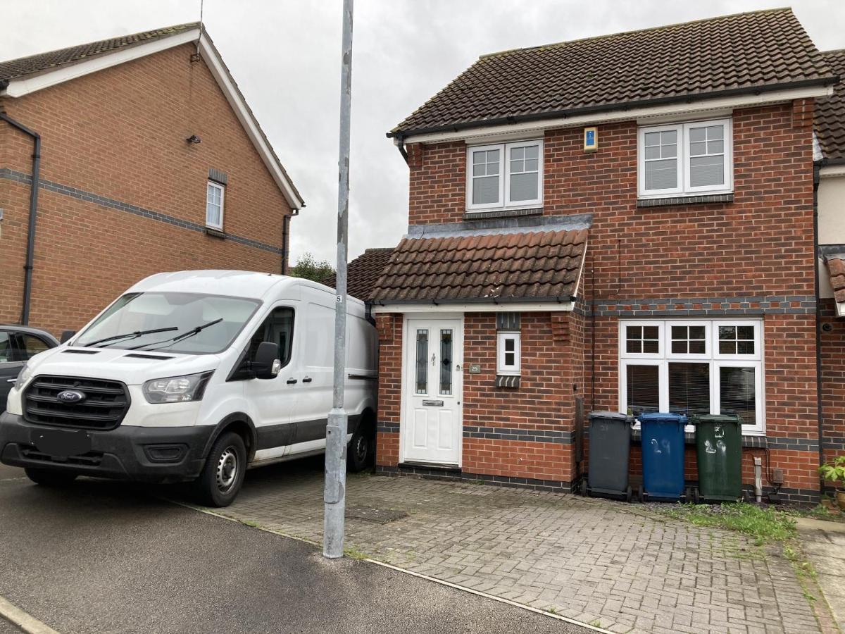 Quiet 3 bed semi with off street parking - B&B Bingham