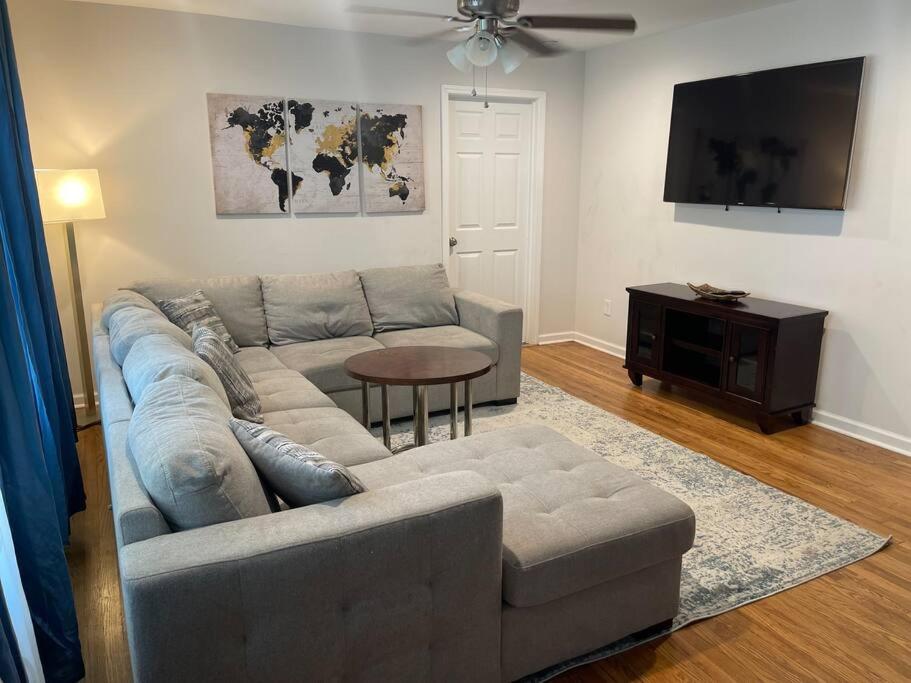 Charming 2-bedroom Home -Quiet East Atlanta Neighborhood - Bed and Breakfast
