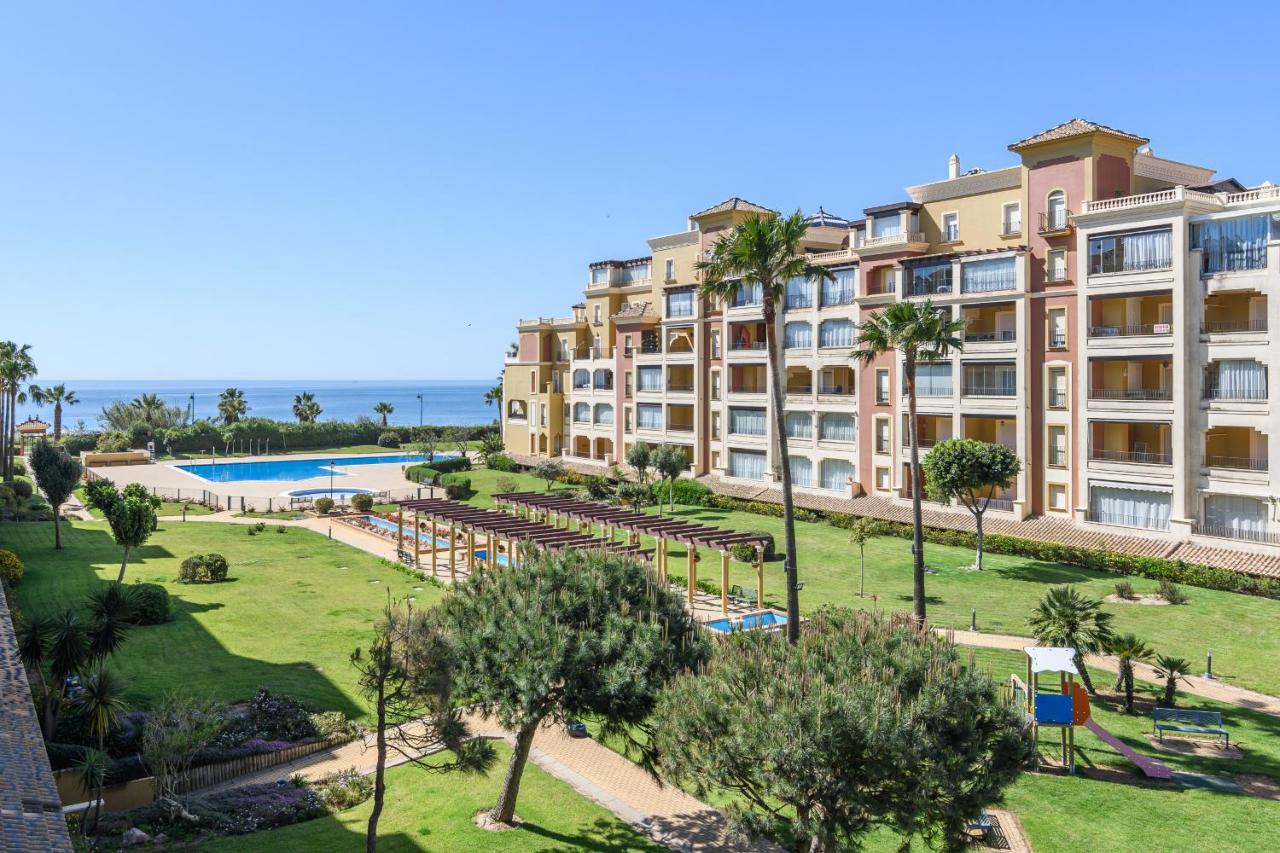 Los Cisnes by Ĥ - Playa de los Haraganes HLHC184P243 - B&B Isla Canela