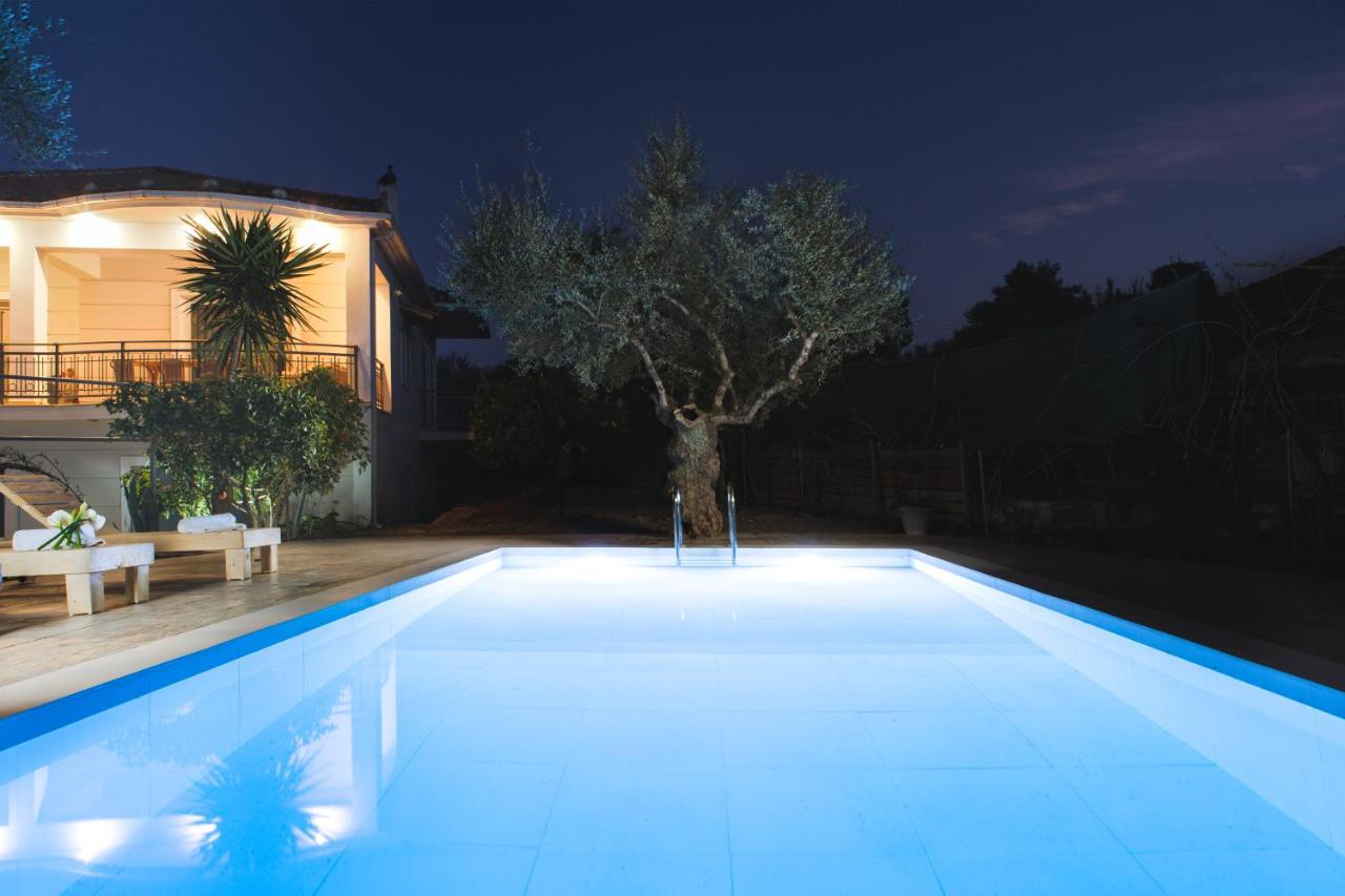 Happy Villa with Pool - Ideal Villa for Large Groups Near Laganas With a Pool Perfectly Combining Natures Tranquility and Vibrant Entertainment By Villa Mana Gers - B&B
