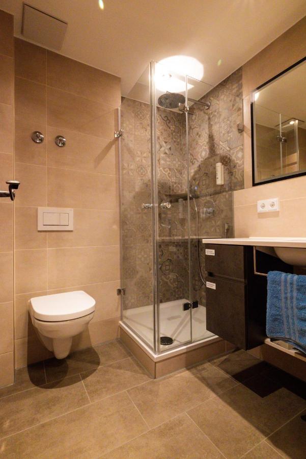 Honeymoon Suite