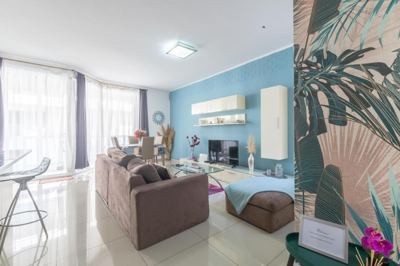 Amazing Apartment with Side Sea View - Ferienwohnung