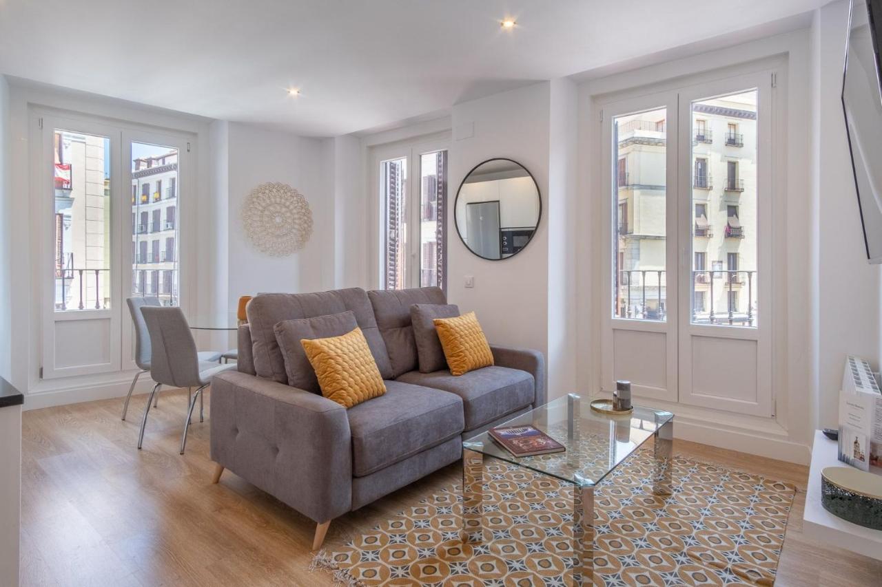 Charming Apartment for 4 Steps away from Mercado de San Miguel , Calle Mayor IV - Ferienwohnung