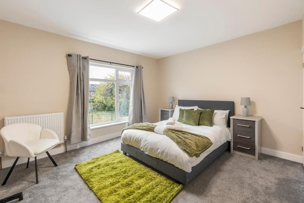 Modern Family Home Waltham Abbey Free Parking - Bed and Breakfast Waltham Abbey