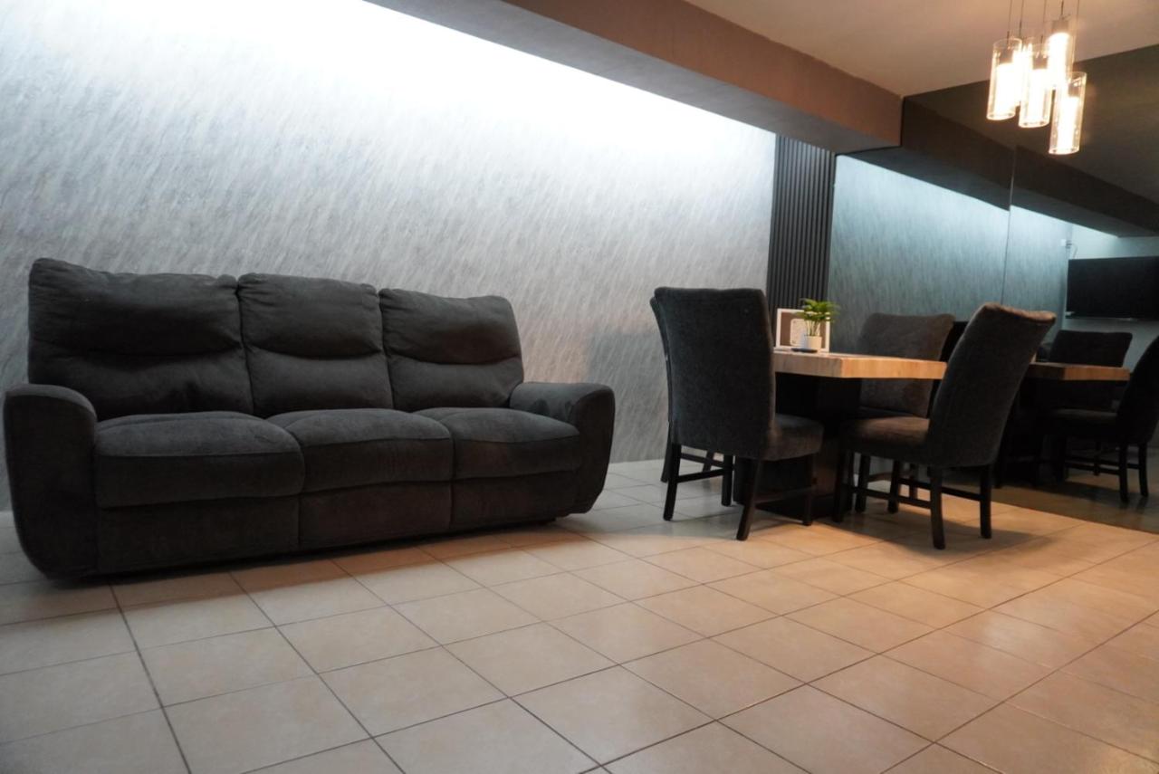 casa Apodaca cerca del aeropuerto - B&B