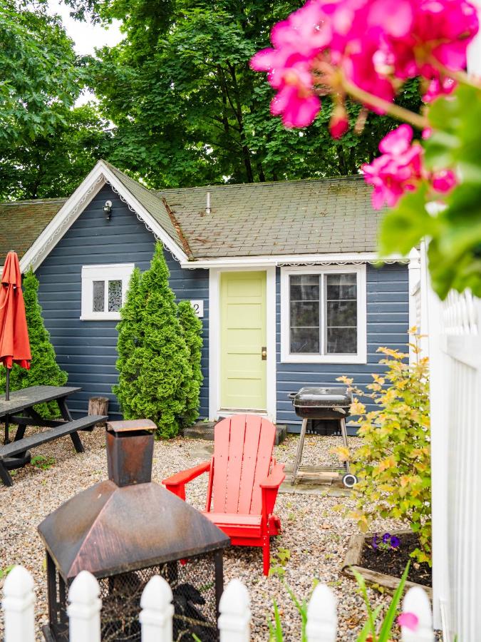 Cottage 5-6 - 2 Bedroom / 1 Bath End Unit - Bed and Breakfast