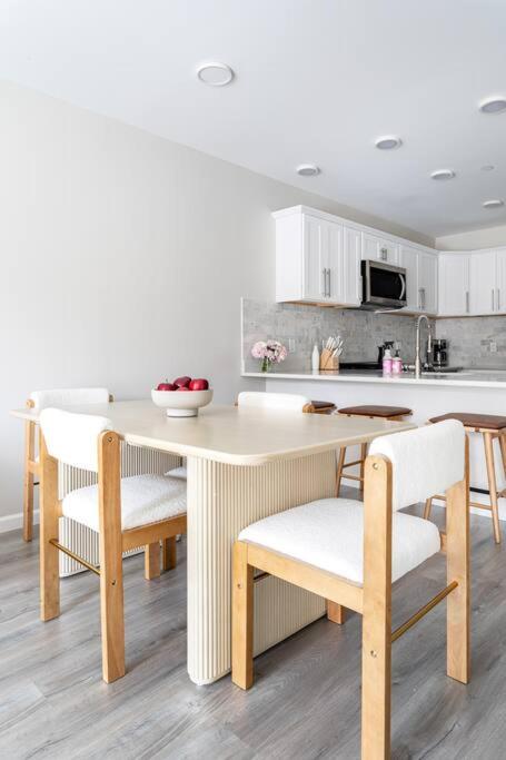 DTWN Yale Wooster Square Laundry and Parking - Bed and Breakfast