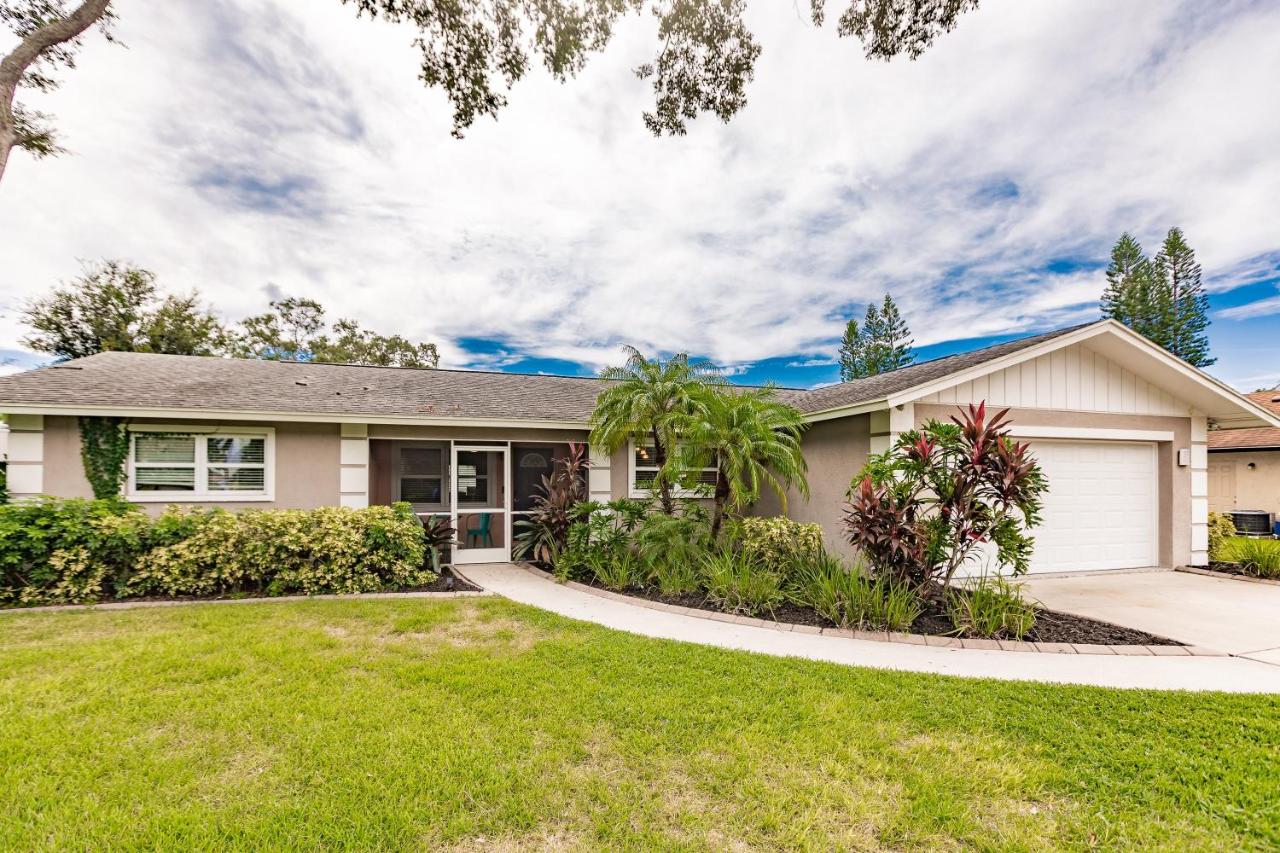 Grinning Gecko 3Bdr2Bath Heated Salt Pool IndoorOutdoor Kitchen Putting Green Bocce Court SheShed Within 6 miles of AMI - Ferienwohnung