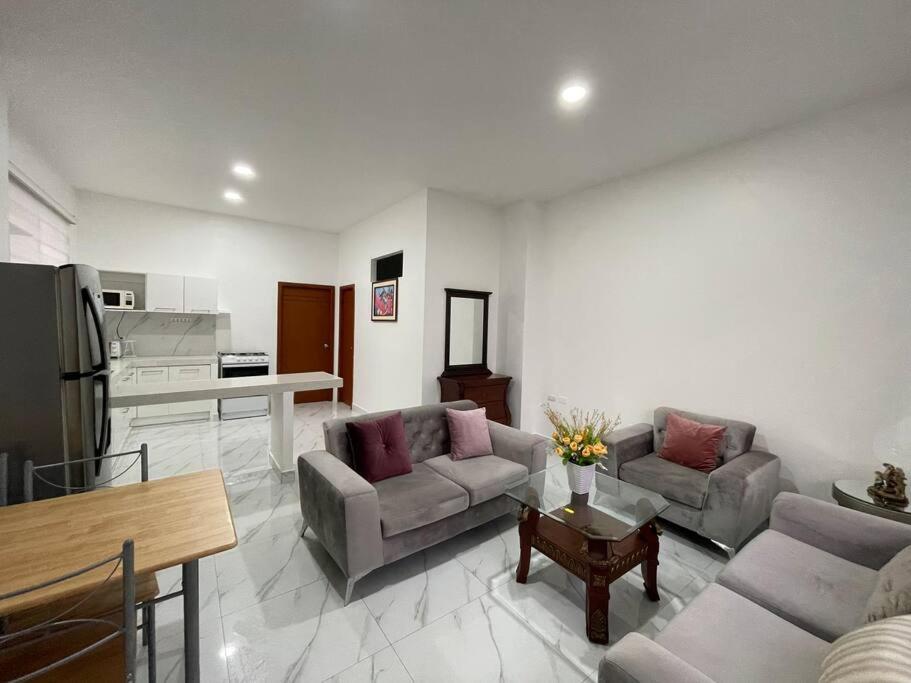 Confortable Apartamento # 2 planta baja - B&B Machala