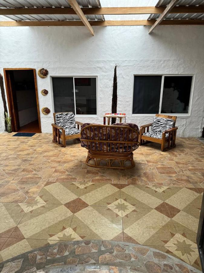 BLACK&WHITE -Dis Dihai- - B&B Puerto Ayora