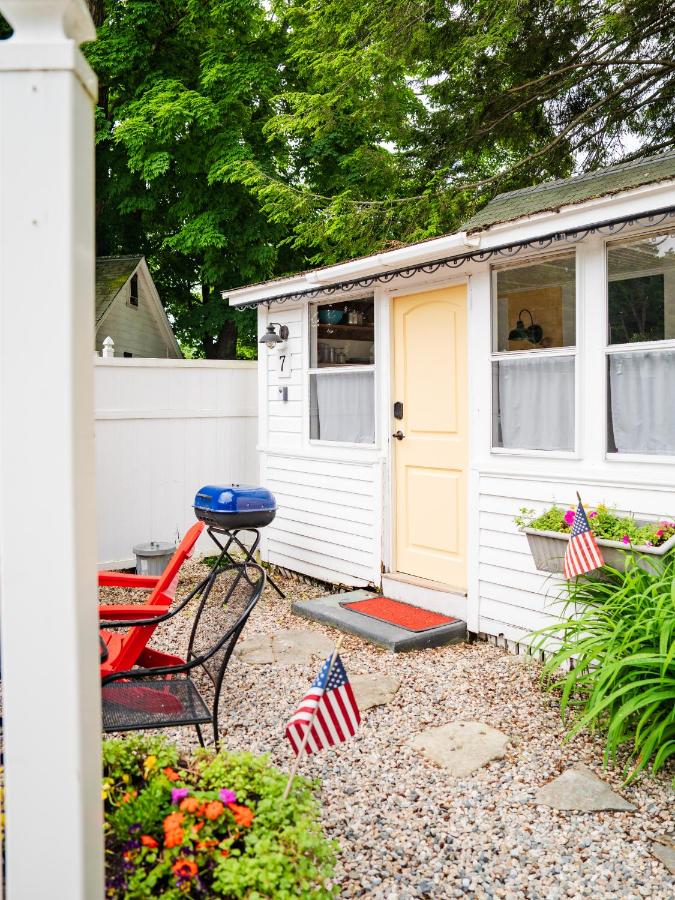 Cottage 7 - Stand Alone 1 Bedroom / 1 Bath - Bed and Breakfast