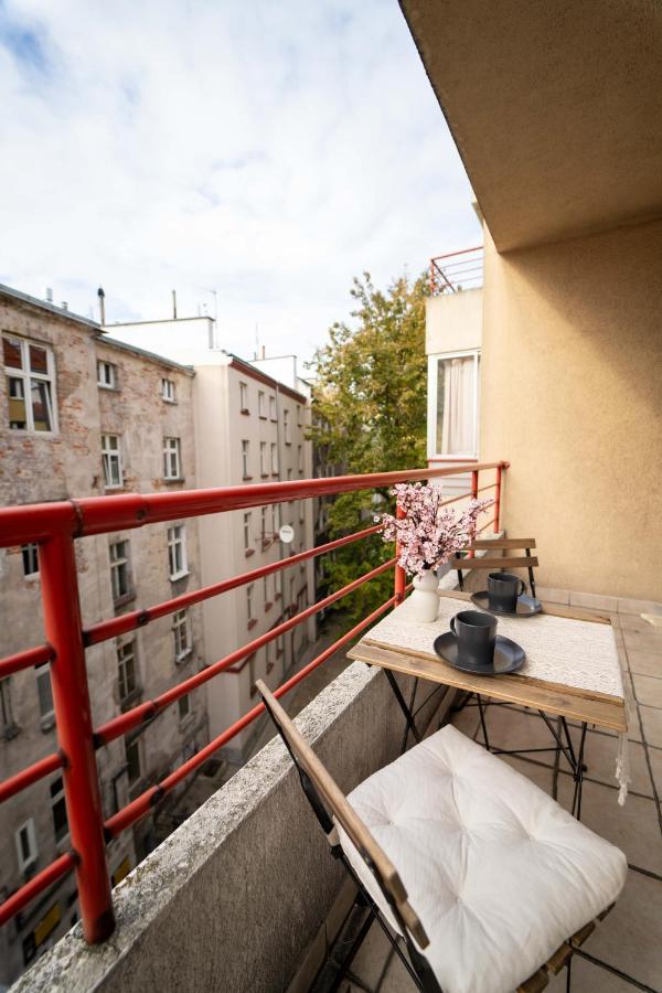 New Large Modern Apartment - City Center - 60m2 - Lift - Parking - B&B