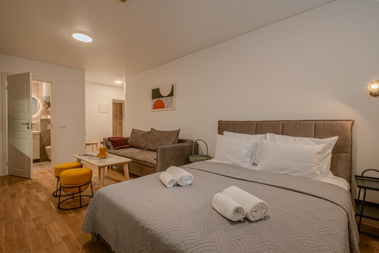 Estudio con sofá cama