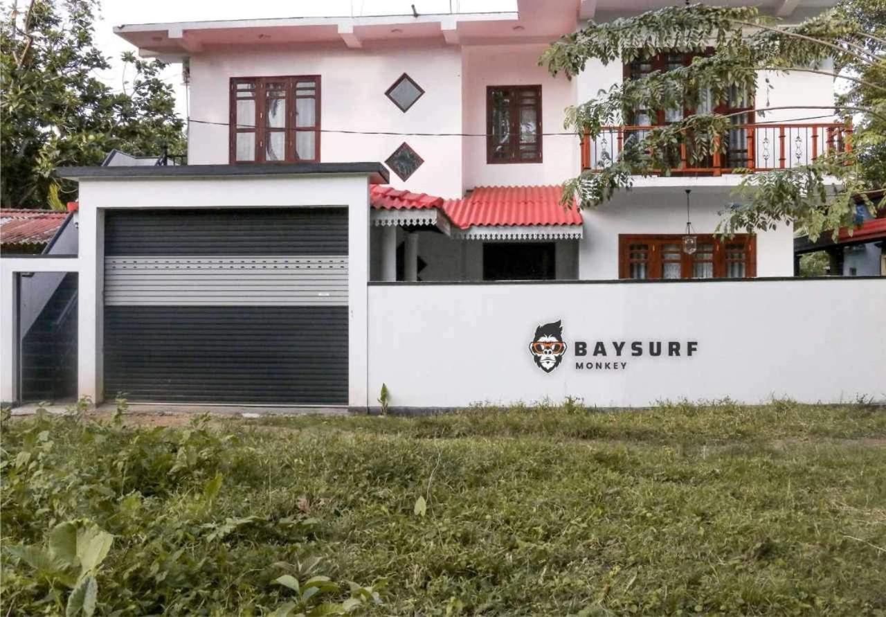 Bay Surf Monkey Villa Double Room with Pvt Bathroom & AC & Kitchen - B&B