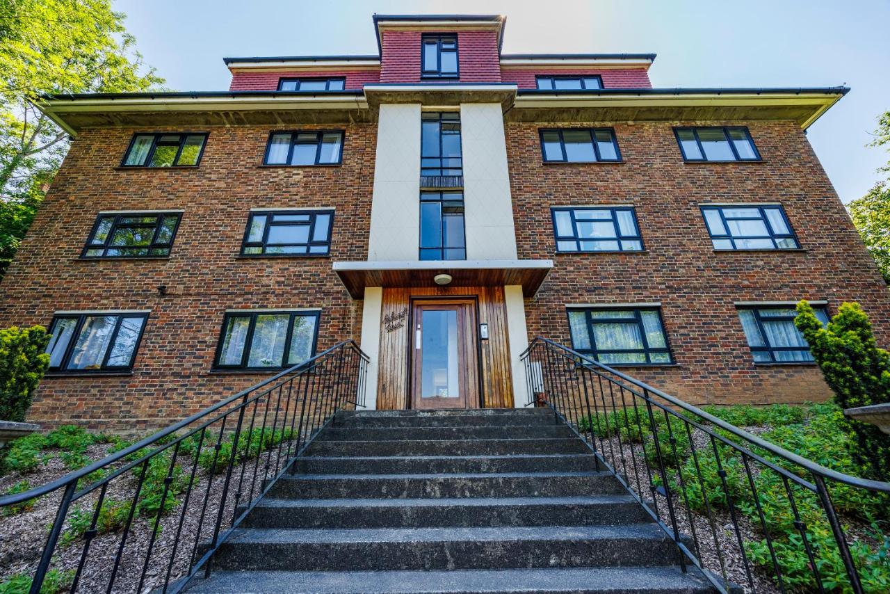 2 Bed Apartment In East Croydon Perfect for Workers & Leisure Stays, Tram Stop 2 mins walk - B&B Croydon
