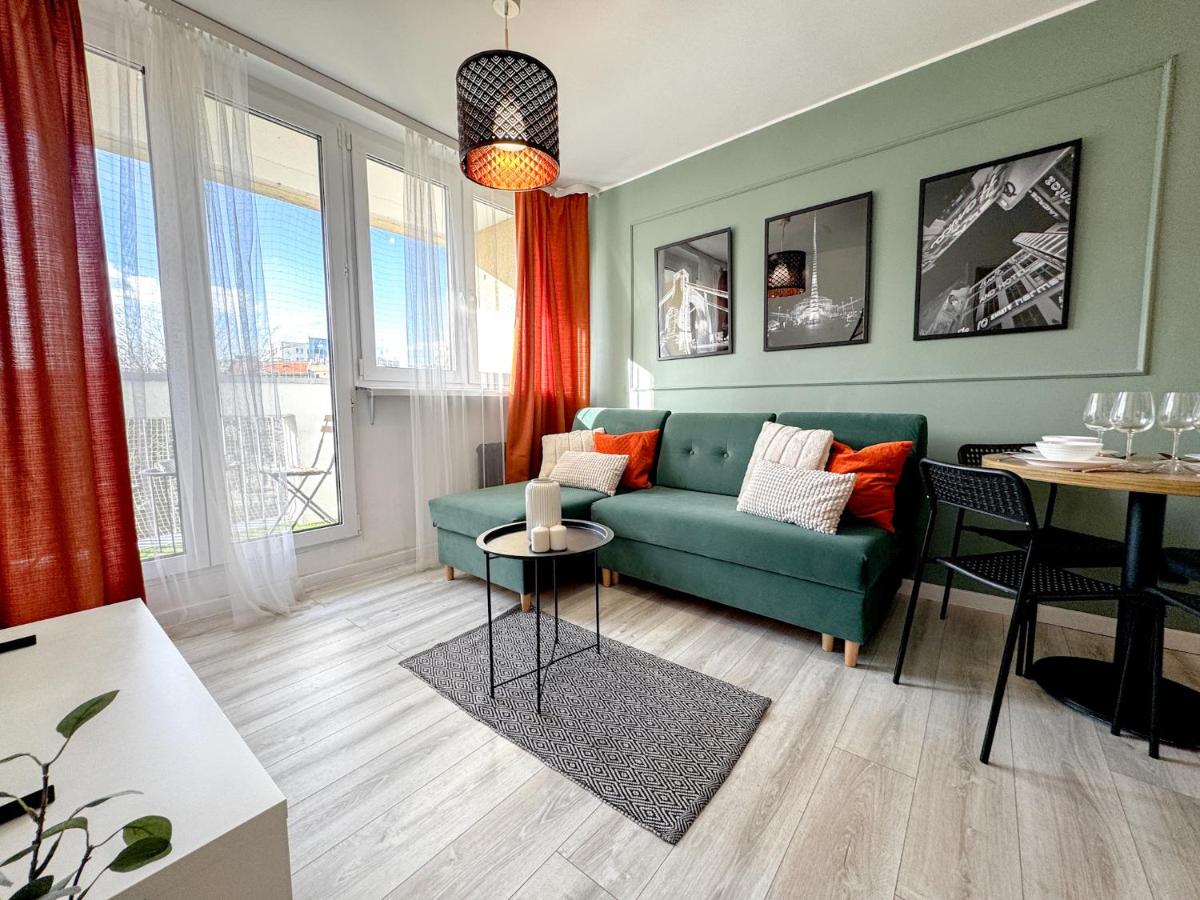 2mins SkyTower! Stylish 2BD Kitchen, Balcony! Near Train - B&B