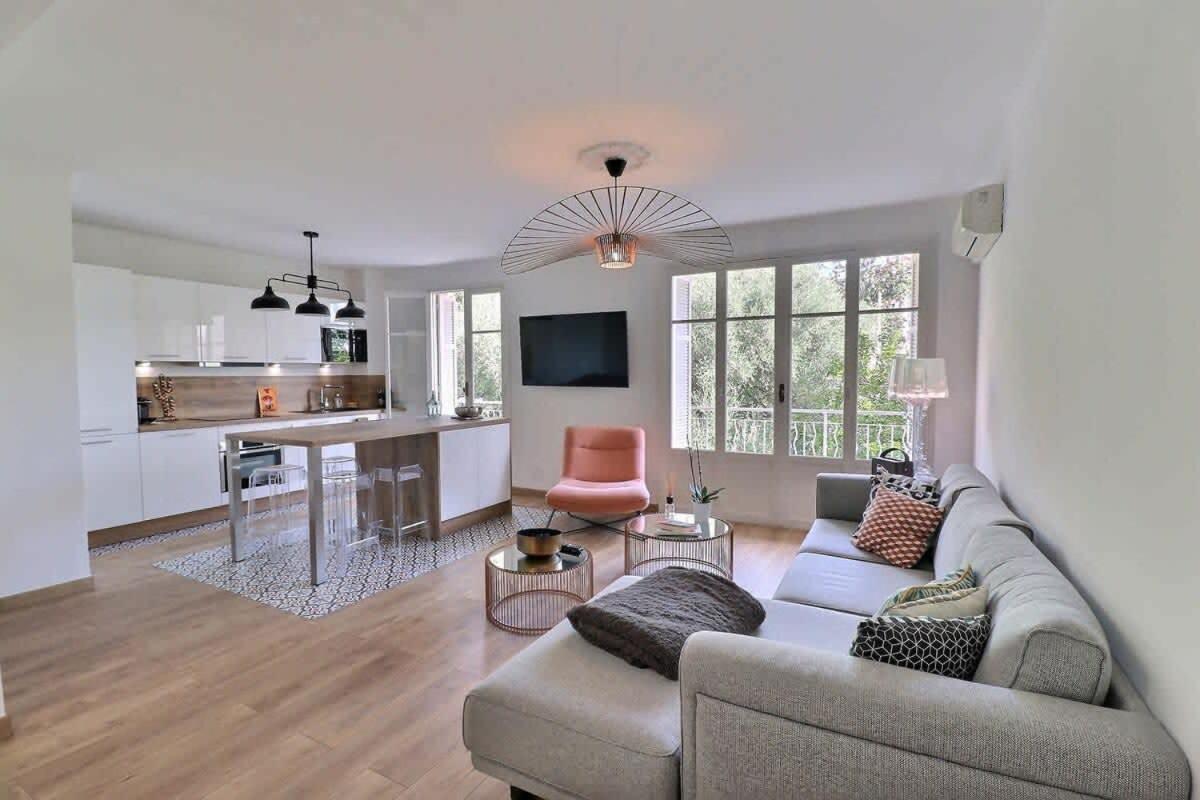 Charmant T2 avec balcon - Parking, AC, Wifi - B&B