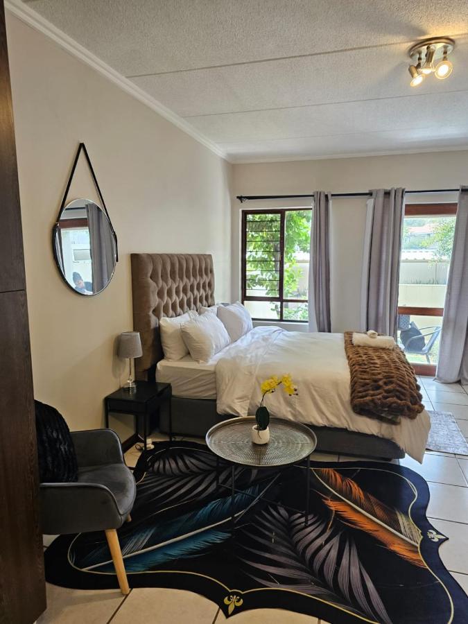 Stunning Apartment In Fourways - B&B Sandton