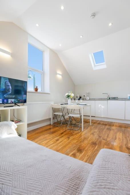 Two bed Apartment in Leytonstone - B&B