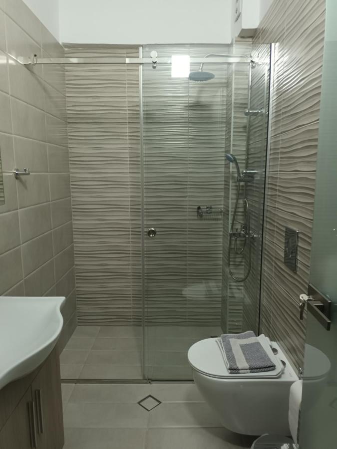 Studio (2 Adults)