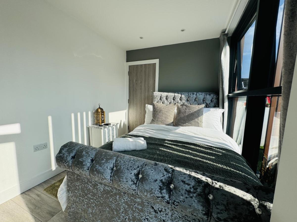 Standard Double Room with Shared Bathroom