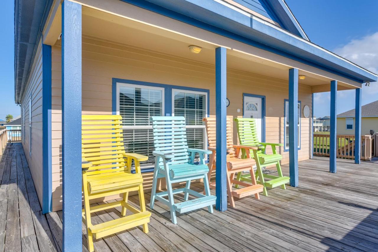 Hot Tub, Patio and Deck Coastal Crystal Beach Home! - B&B Crystal Beach