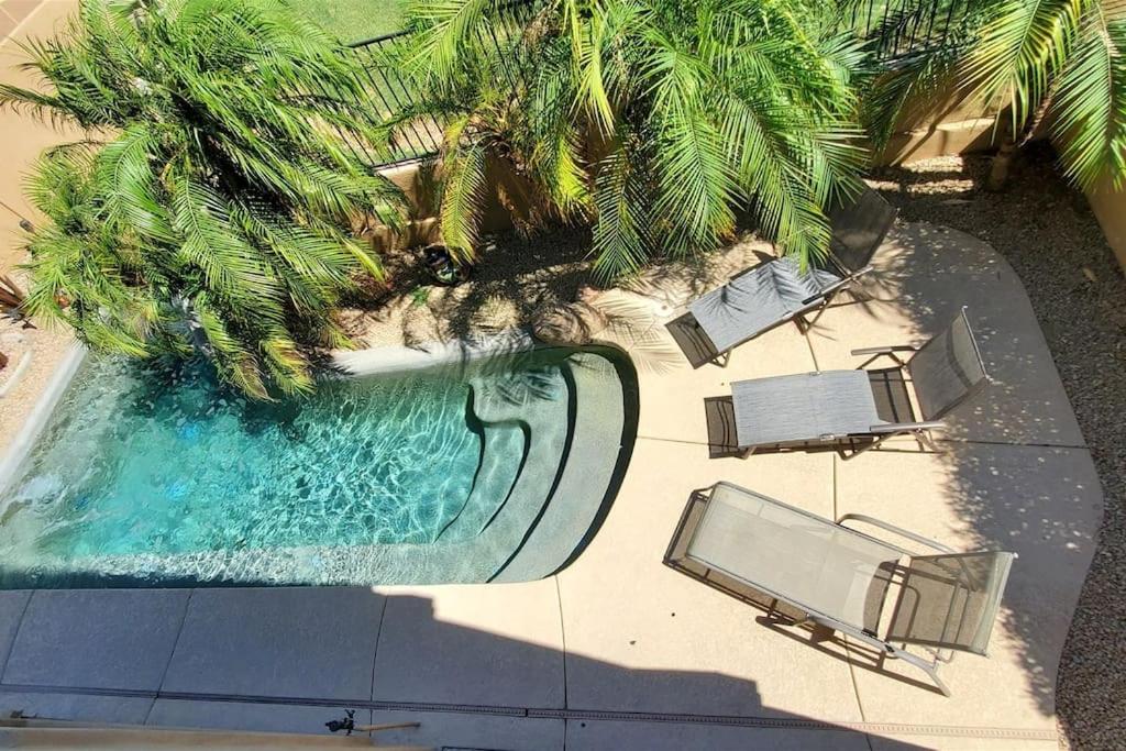 Gated Ocotillo house, pool heater, BBQ, golf views - Bed and Breakfast