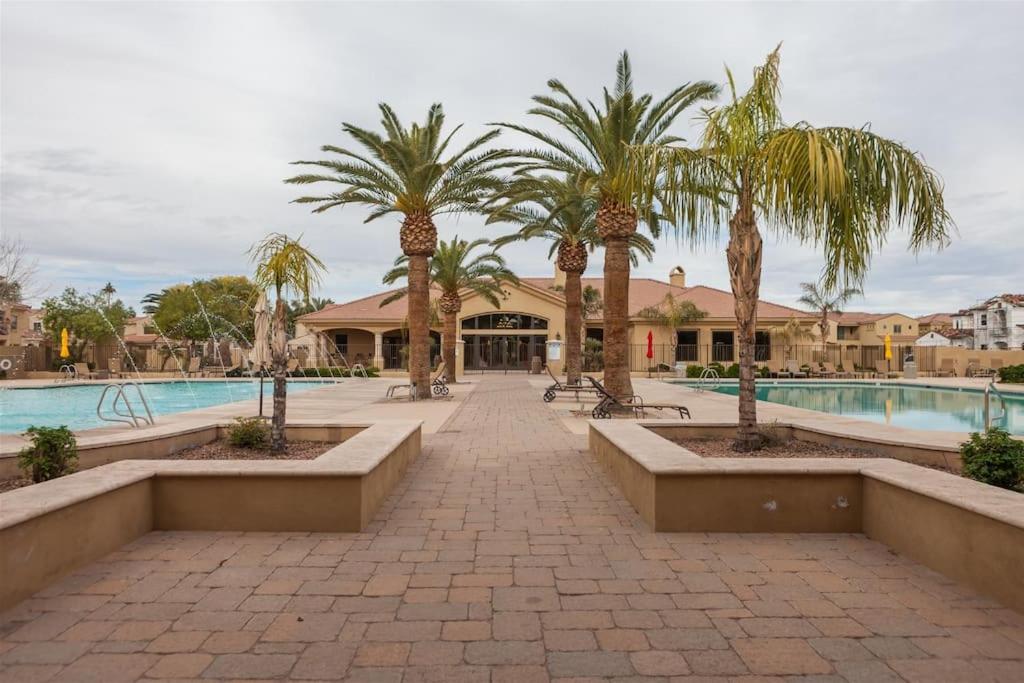 Gated townhouse with heated pool, hot tub, near US60 - Ferienwohnung Mesa