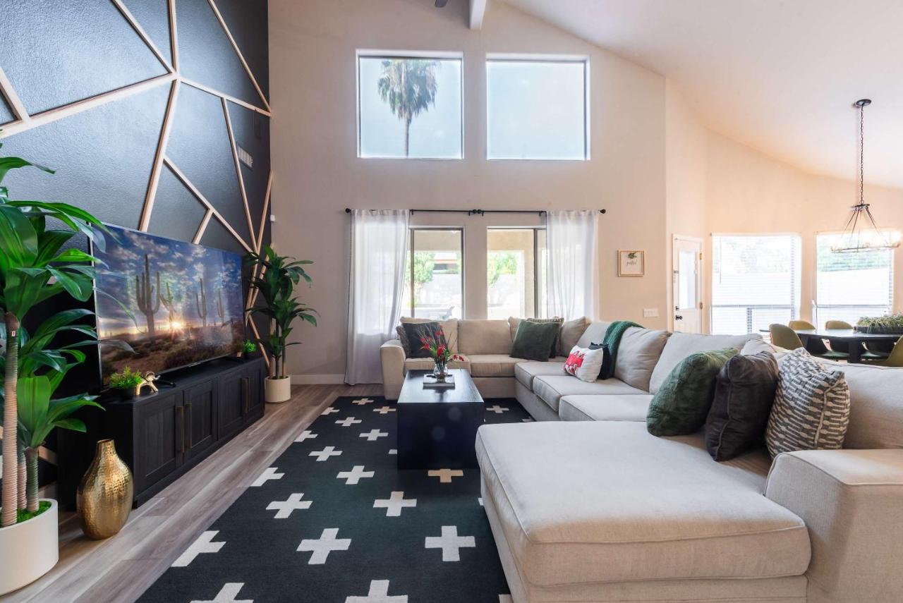 Scottsdale Paradise Poolside with Hot Tub & Gym - Chambres d’hôtes Phoenix